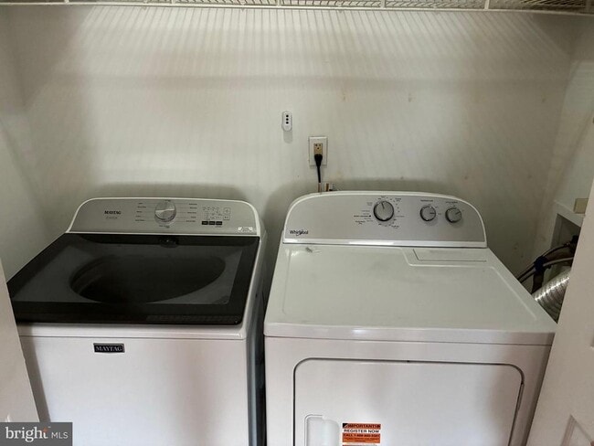 Building Photo - 213 Park Pl Dr