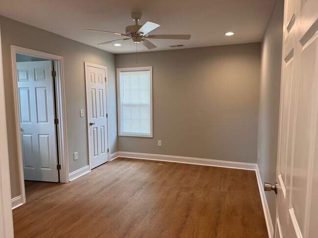 Building Photo - 2074