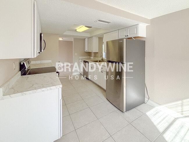 Building Photo - 6135 Seabreeze Dr