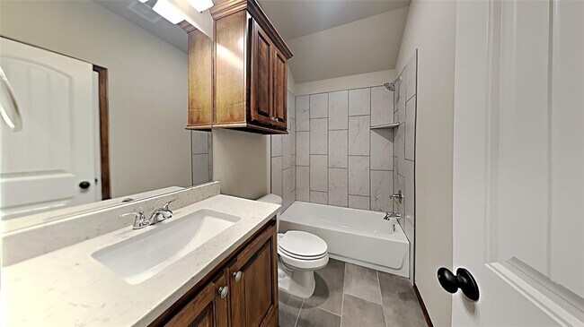 Building Photo - 14320 Covington Ave