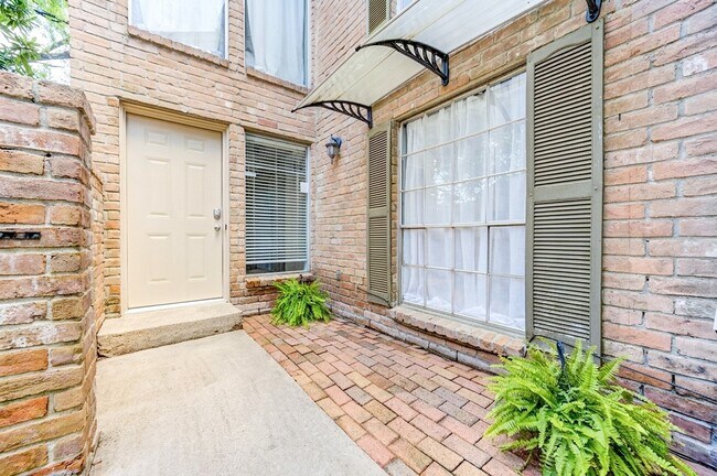 Building Photo - 7965 Kendalia Dr