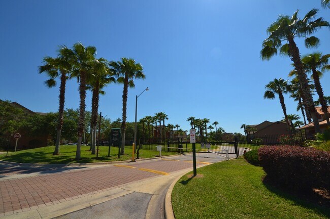 Building Photo - Beautiful 1/1 in Villas Del Sol ~ Gated Comm w/ Resort-Style Amenities!