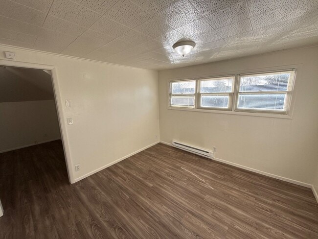 Building Photo - 635 Thompson Ave NE