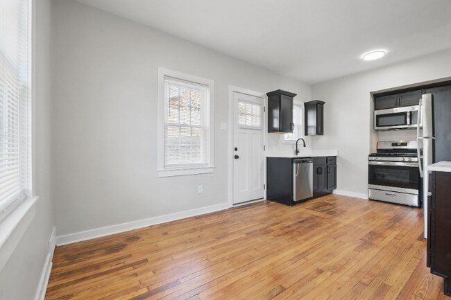 Building Photo - 310 Riverview Ave