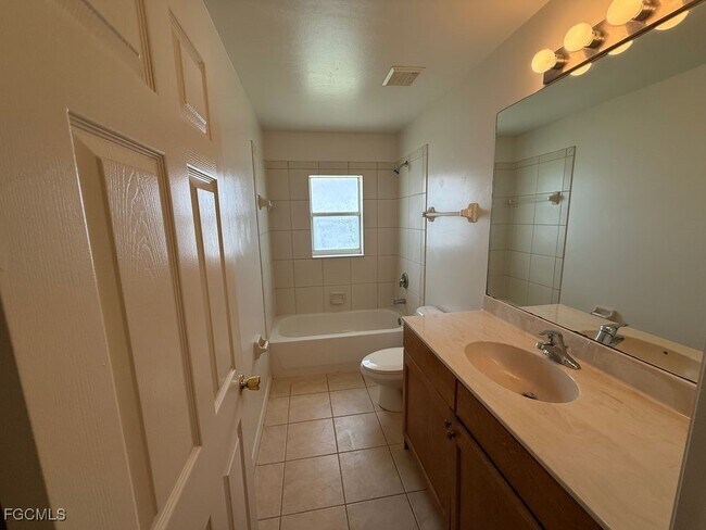 Building Photo - 1093 Countess Ave