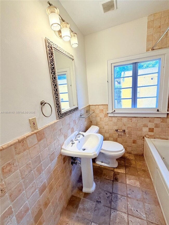 Building Photo - 1306 Madrid St