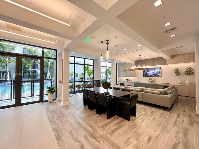 Building Photo - 401 Hialeah Dr