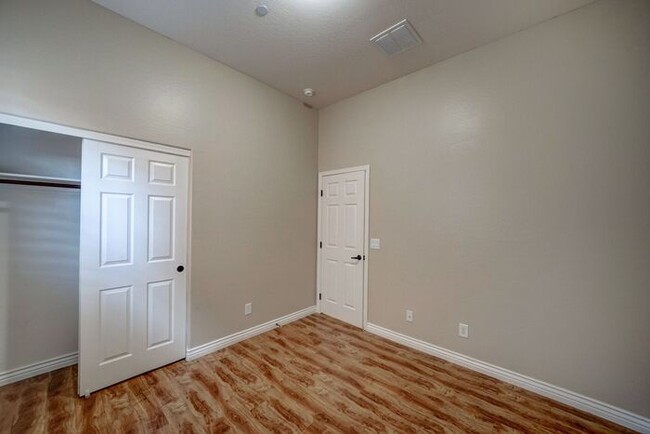 Building Photo - READY TO VIEW NOW! Remodeled-Huge 5 Bedroo...