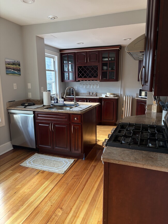 Primary Photo - 51 Algonquin Rd