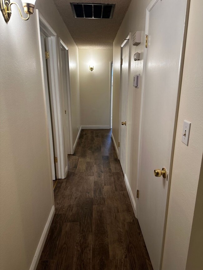 Building Photo - Fresno Home Available for Lease