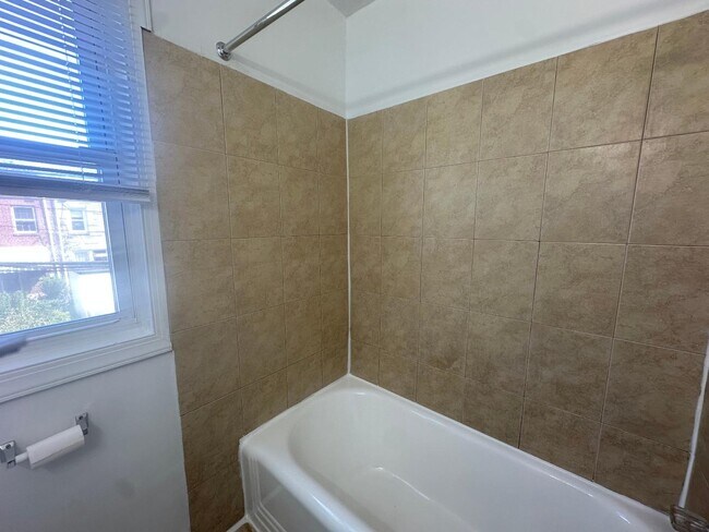 Building Photo - 1025 17th St NE