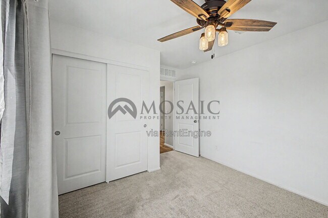 Building Photo - 1304 W Inca Dr