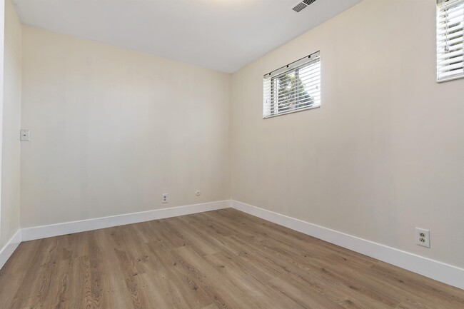 Building Photo - 7841 Da Vinci Dr