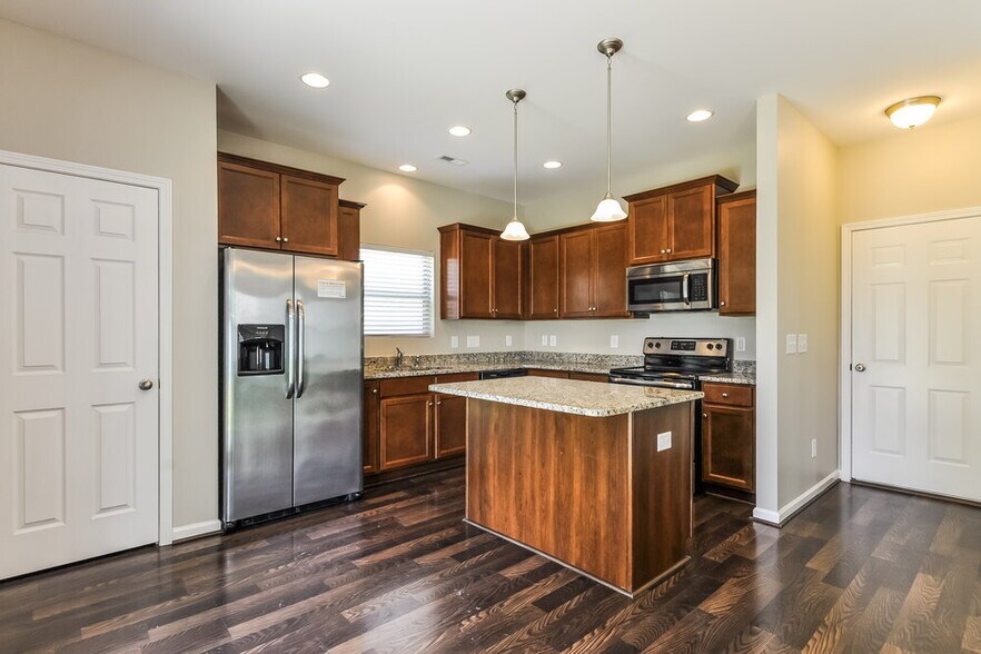 Building Photo - 1417 Ujamaa Dr