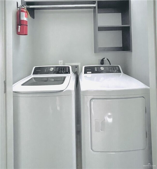 Building Photo - 23 Summerland Ln