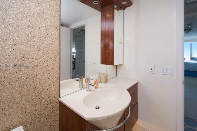 Building Photo - 2200 S Ocean Ln