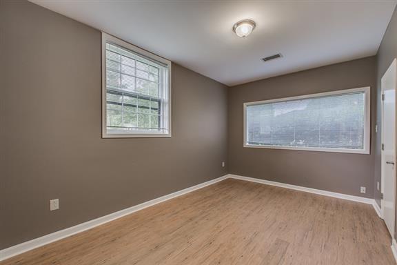 Building Photo - 520 Barrywood Dr