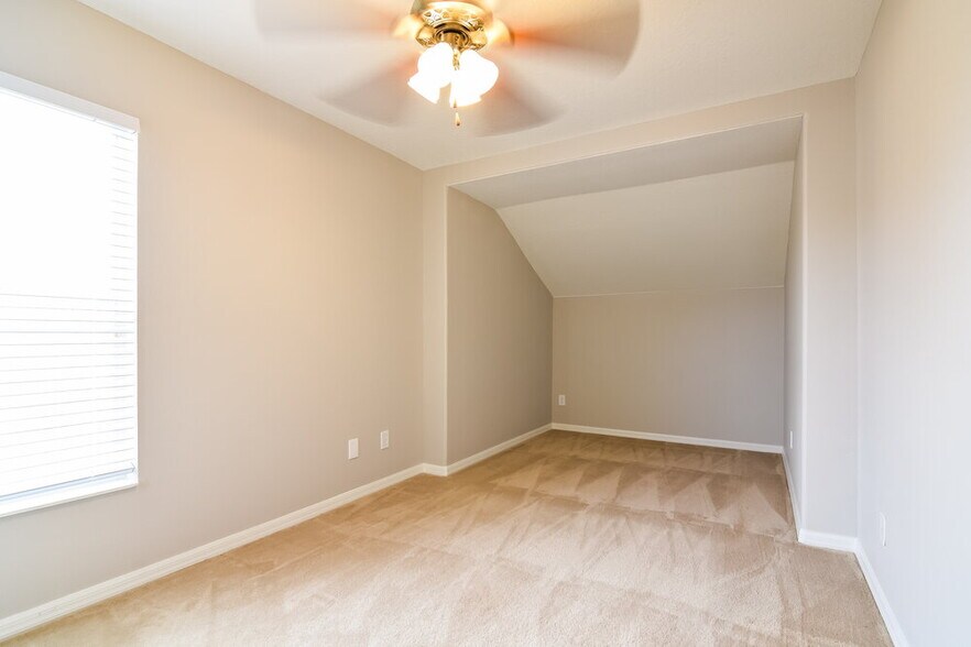 Building Photo - 8574 Deer Chase Dr