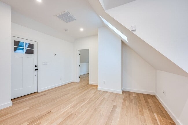 Building Photo - 79 Dana St