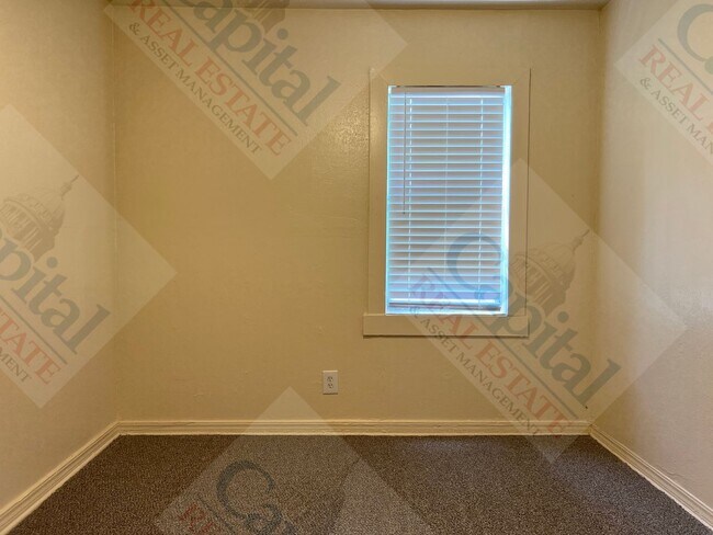 Building Photo - 806 Bell Dr