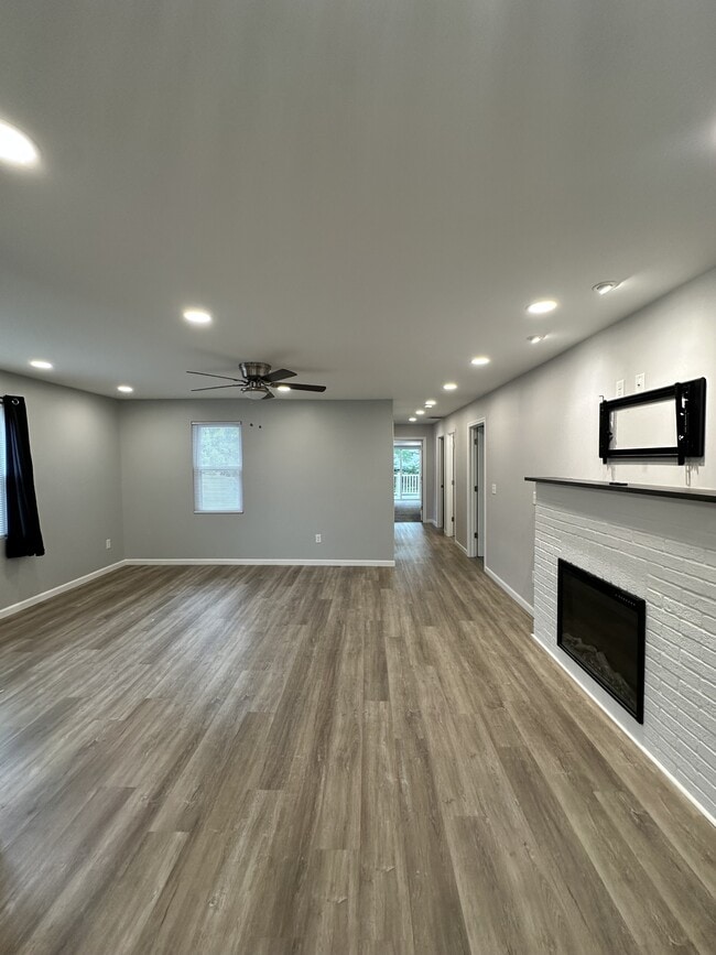 Building Photo - 3806 Katherine Ave