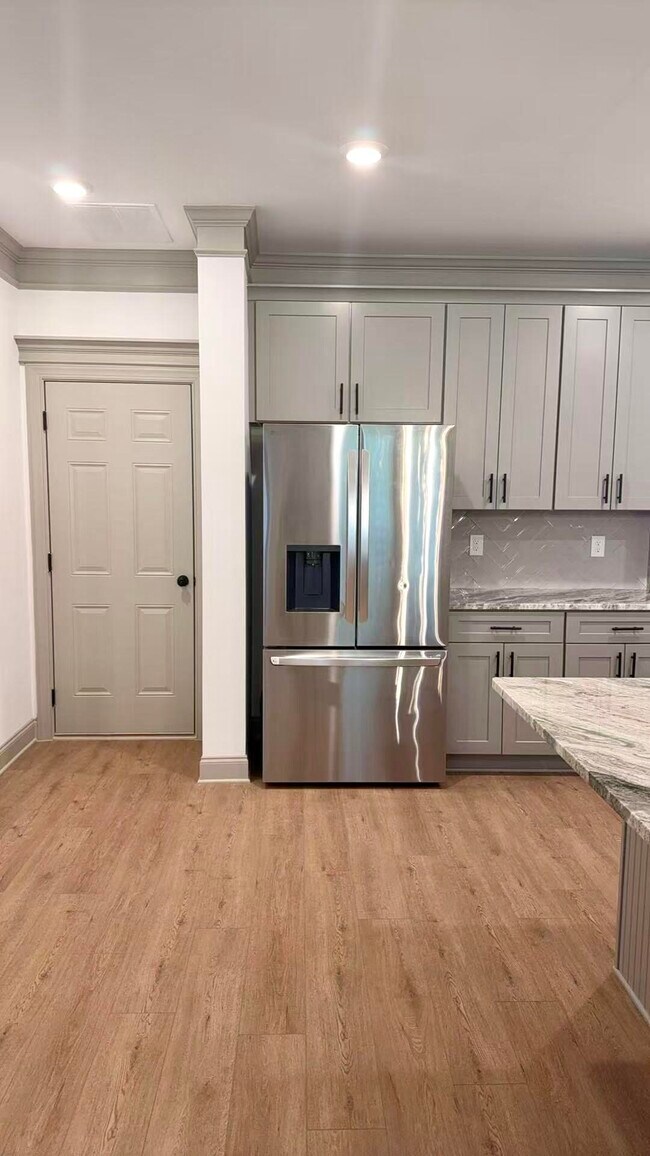 Building Photo - 2021 Warbler Dr