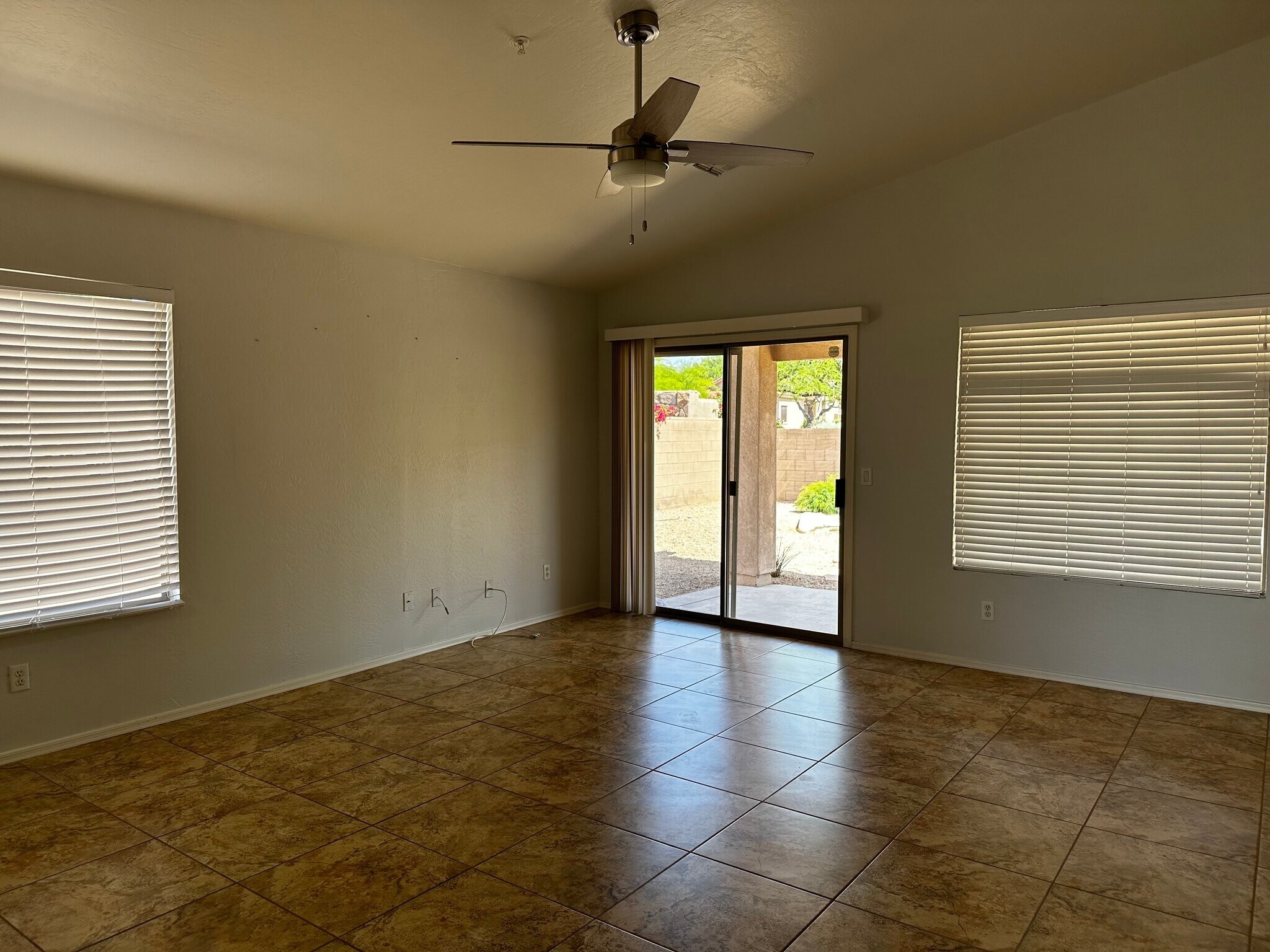 Building Photo - 10317 E Penstamin Dr