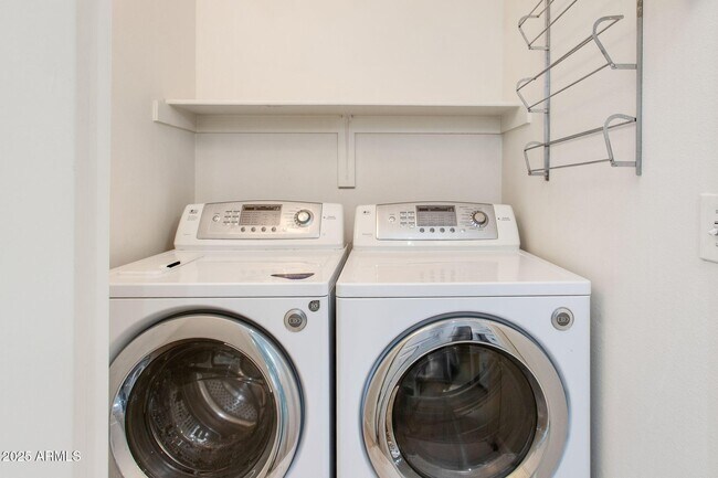 Building Photo - 1701 E Colter St