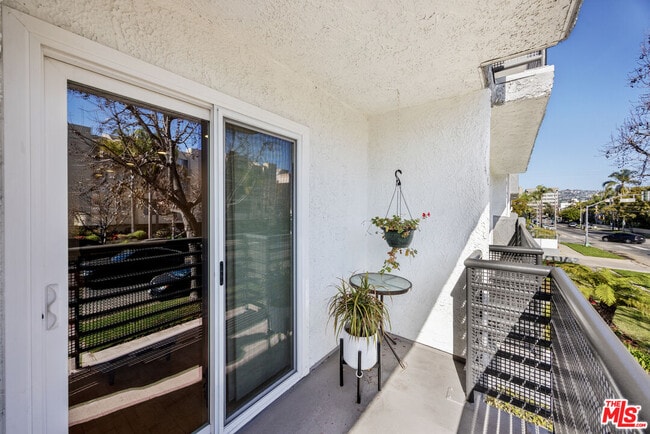 Building Photo - 1515 S Beverly Dr