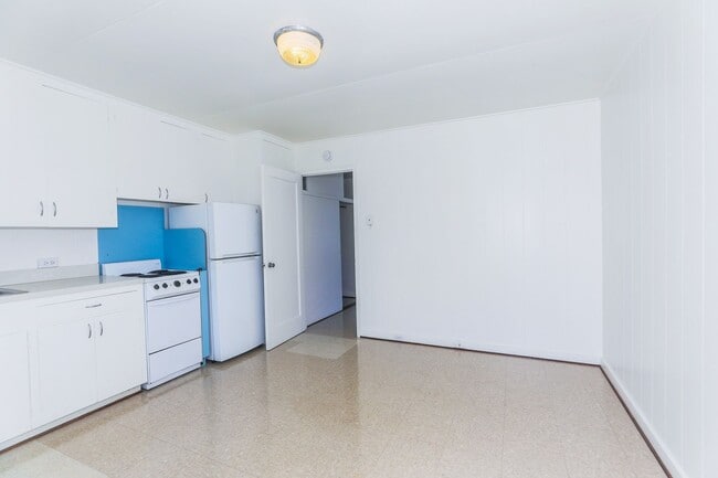 Building Photo - Waiola - upstairs 1 bedroom with 1 parking