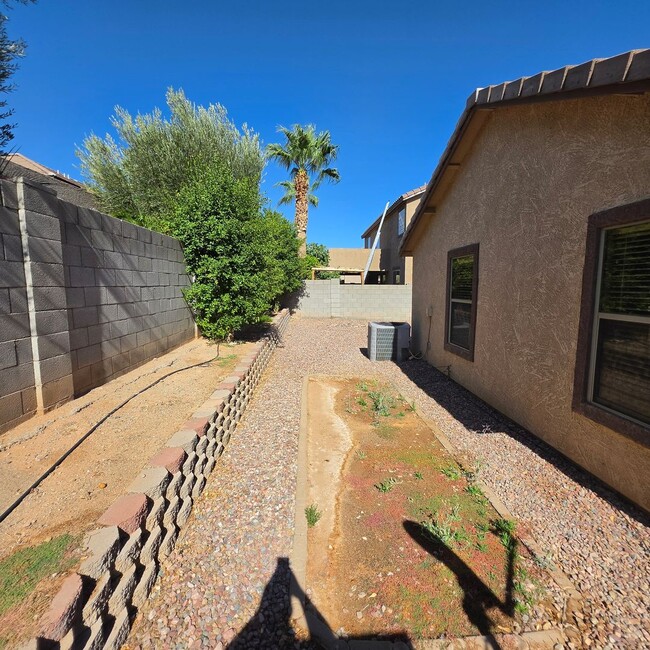 Building Photo - 18418 W Westfall Way