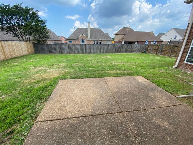 Building Photo - LARGE AND SPACIOUS HOME IN BARTLETT/ARLINGTON
