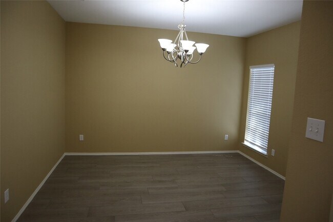 Building Photo - 9724 Old Field Dr