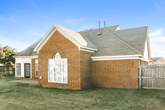 Building Photo - 4599 Meadow Cliff Dr