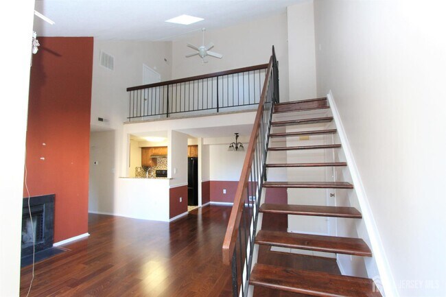 Building Photo - 2202 Aspen Dr