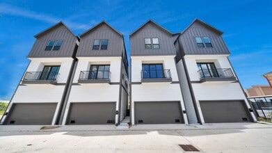 Building Photo - 2426 Ella Blvd