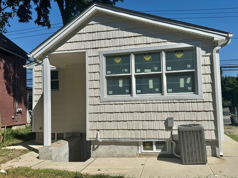 Back of the houde - 98 Steamboat Rd