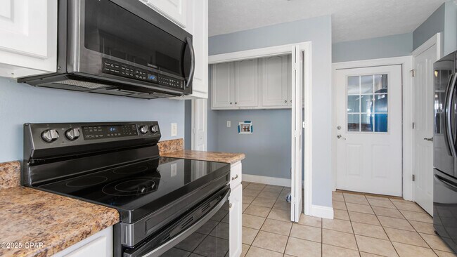 Building Photo - 4806 McCall Ln