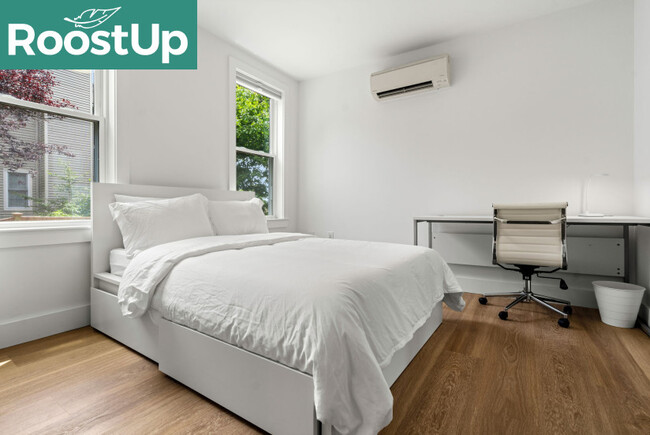 Building Photo - New RoostUp Furnished Private Bedroom with...