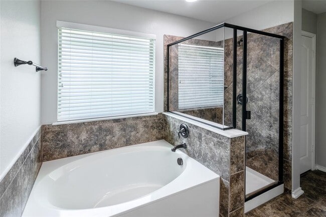 Building Photo - 904 Strickling Dr