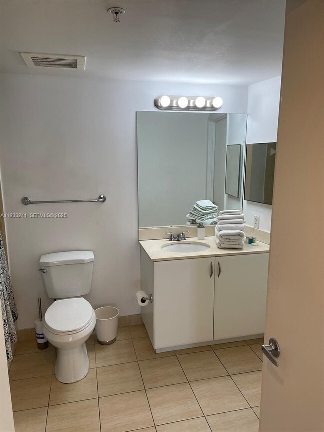 Building Photo - 1750 N Bayshore Dr