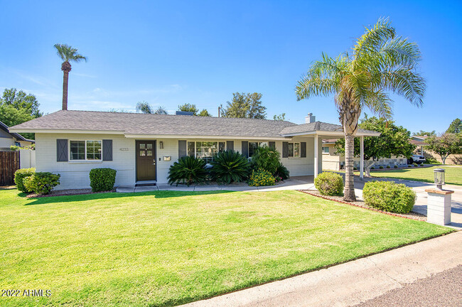 Primary Photo - 4233 E Mulberry Dr