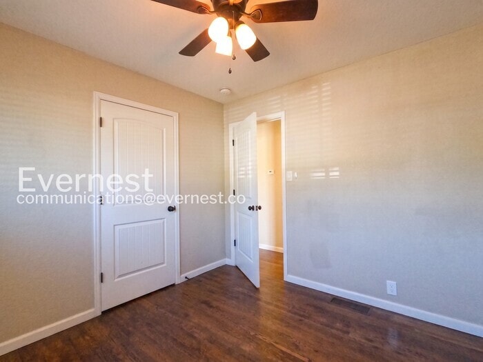 Building Photo - 226 Columbine Ct