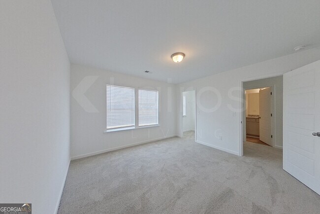 Building Photo - 100 English Oak Ln