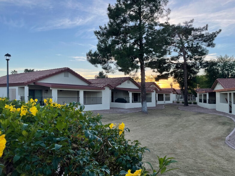 Building Photo - 1120 N Val Vista Dr