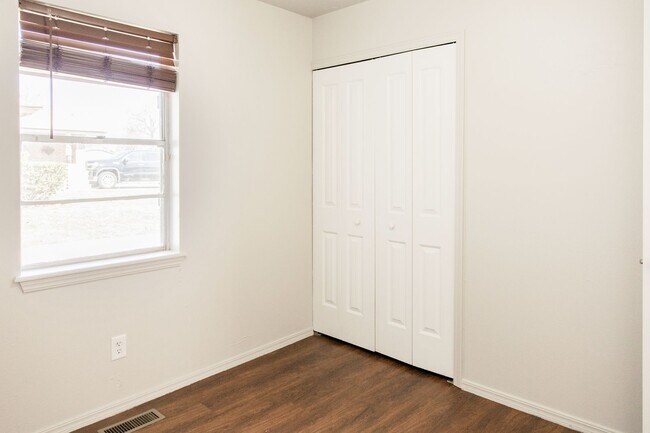 Building Photo - 10517 N McKinley Ave