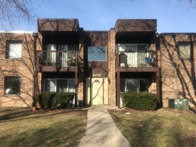 Building Photo - 1201 Pleasant Run Dr