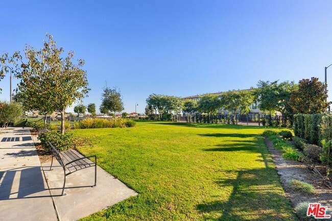 Building Photo - 1203 Beach Ln