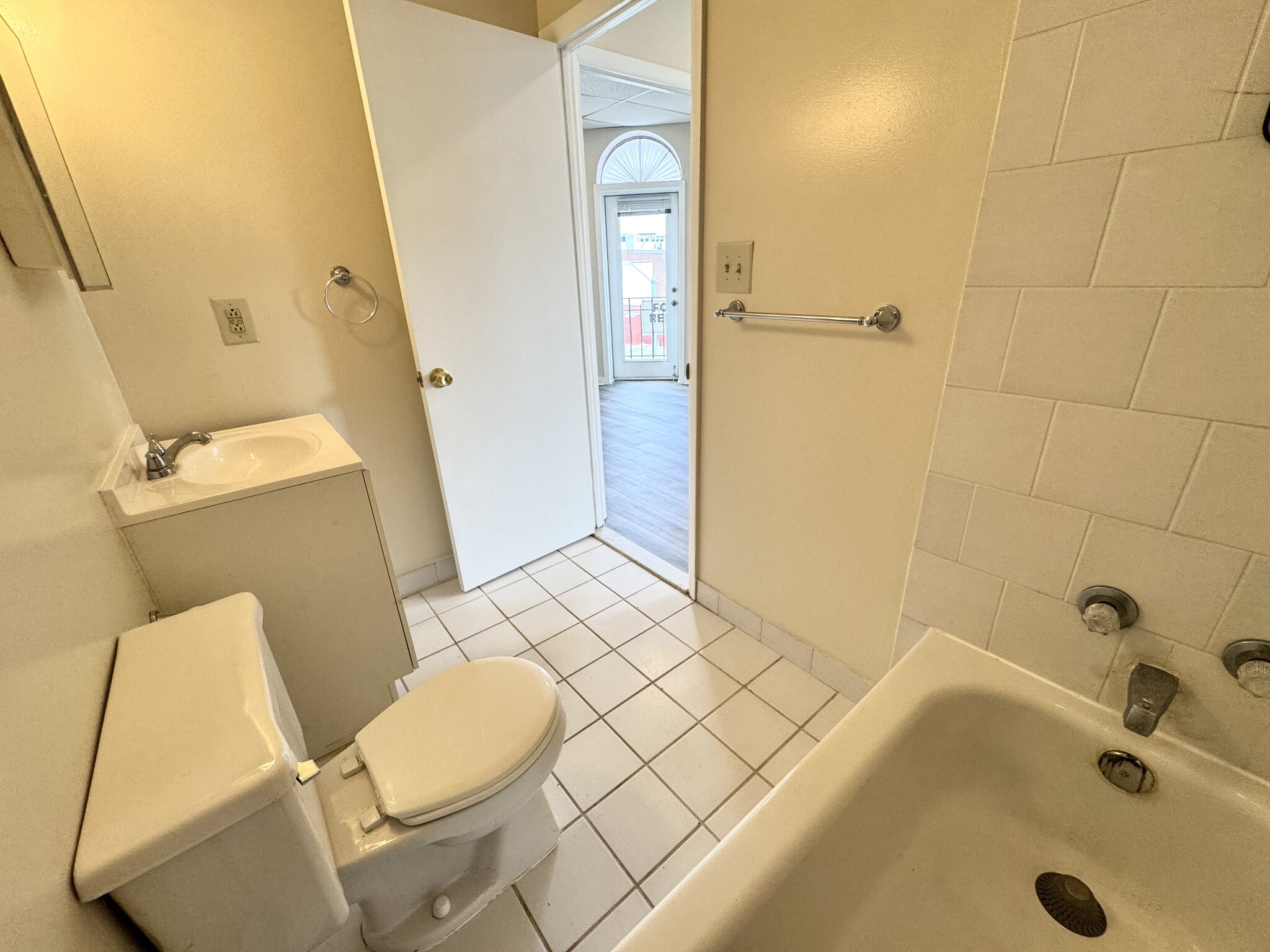 Building Photo - 222 Albemarle St