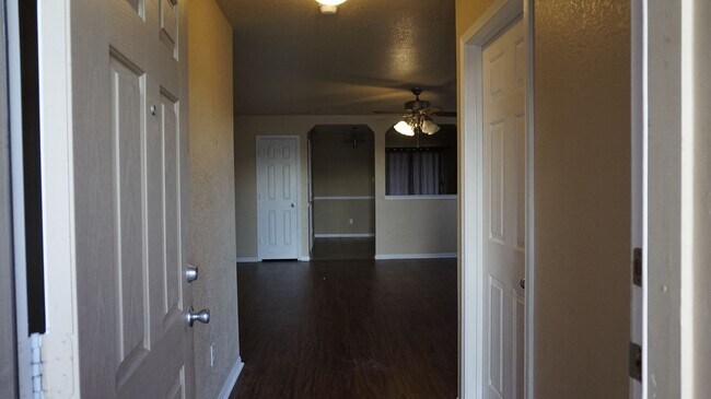 Building Photo - 2603 John Porter Dr